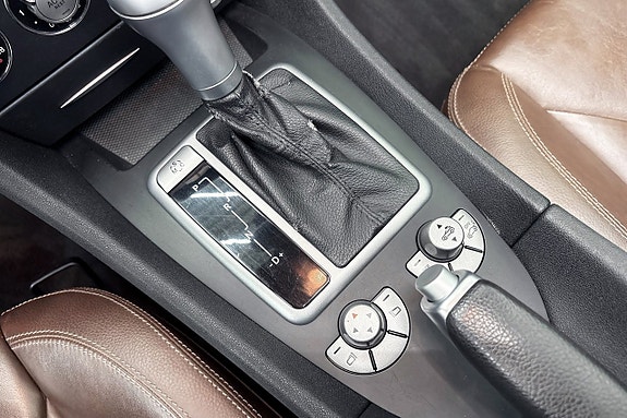 Mercedes-Benz SLK350 15 of 16