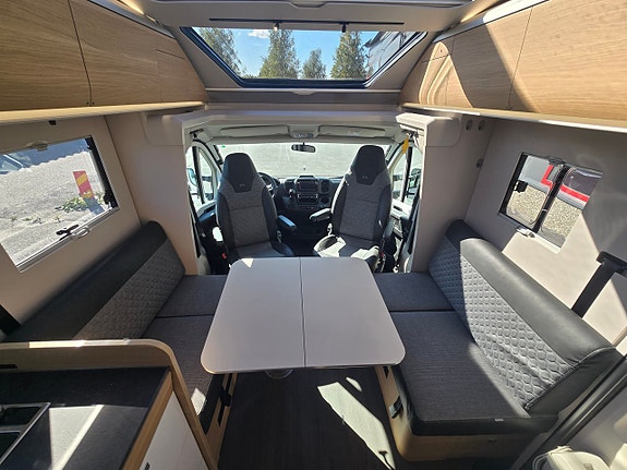 Adria Coral plus 670 DL 3 of 13