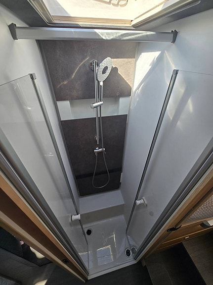 Adria Coral plus 670 DL 13 of 13