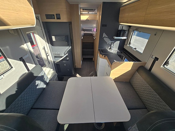 Adria Coral plus 670 DL 4 of 13