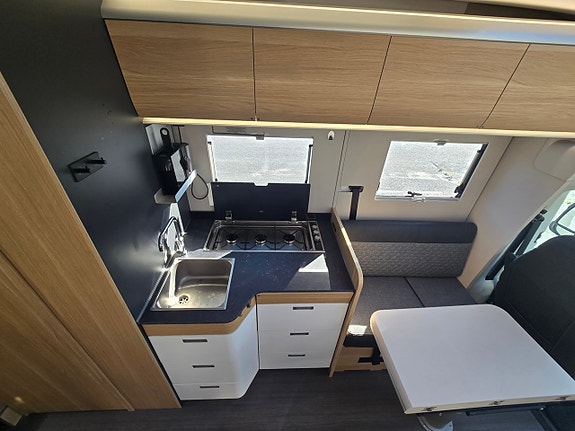 Adria Coral plus 670 DL 7 of 13