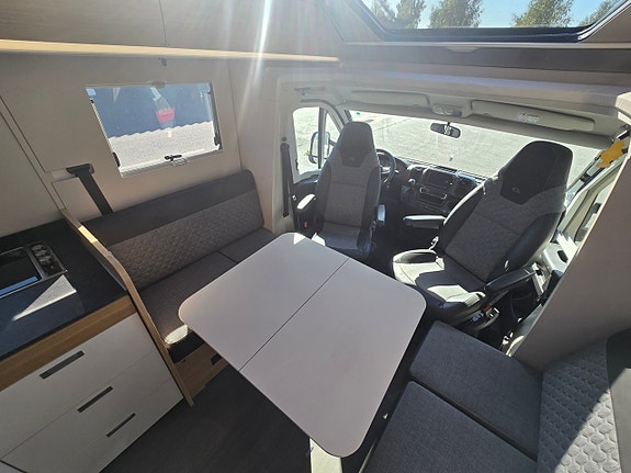 Adria Coral plus 670 DL 8 of 13