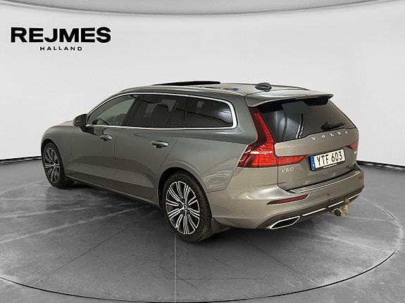 Volvo V60 2 of 27