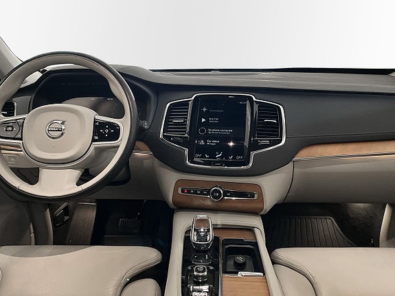 Volvo XC90 10 of 10