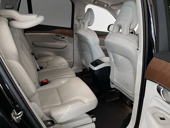Volvo XC90 8 of 10