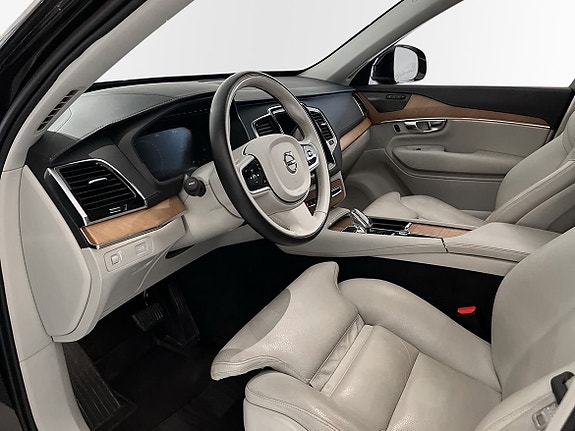Volvo XC90 7 of 10