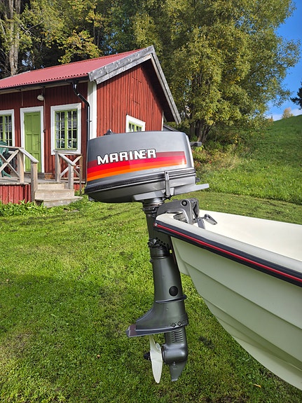 Roddbåt med motor 5 of 5