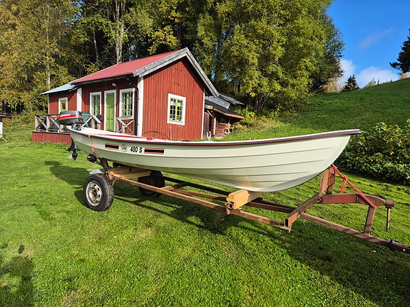 Roddbåt med motor 3 of 5