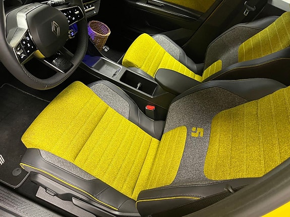 Renault 5 E-Tech 4 of 17