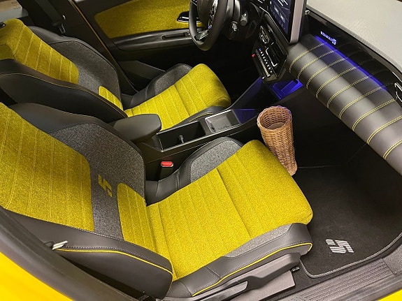 Renault 5 E-Tech 8 of 17