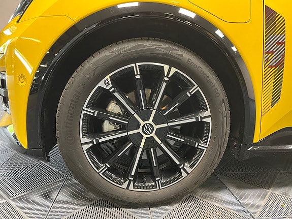 Renault 5 E-Tech 10 of 17