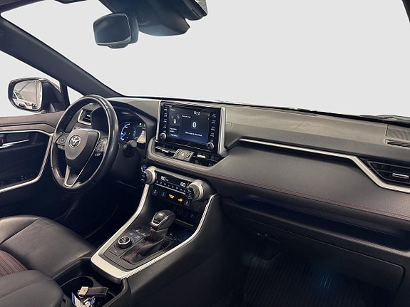 Toyota RAV4 10 of 13