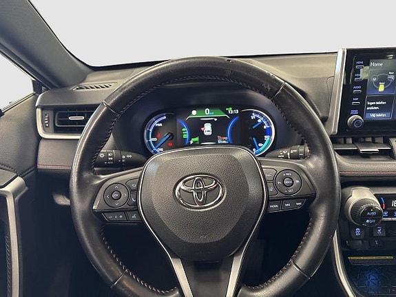 Toyota RAV4 8 of 13