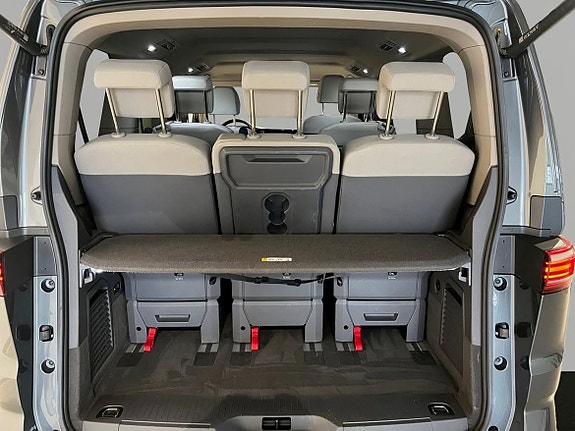 Volkswagen Multivan 7 of 16