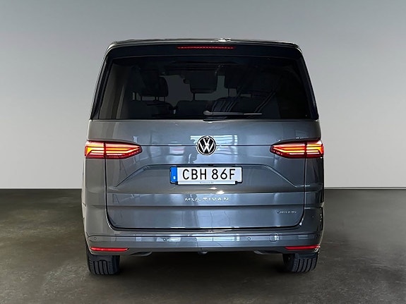 Volkswagen Multivan 4 of 16