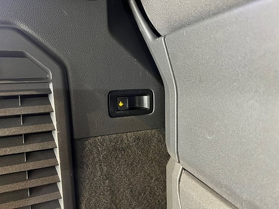 Volkswagen Multivan 14 of 16