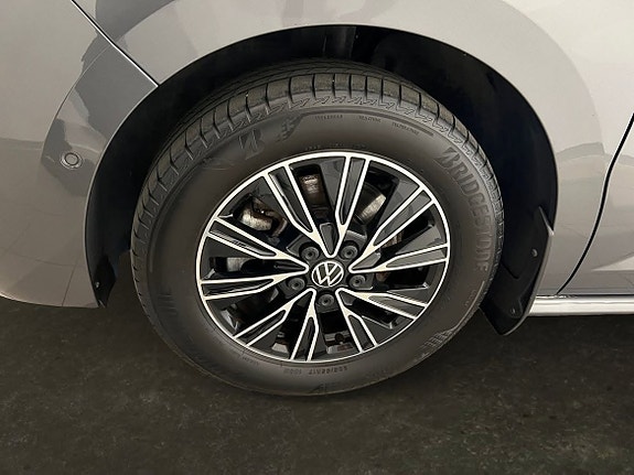 Volkswagen Multivan 15 of 16