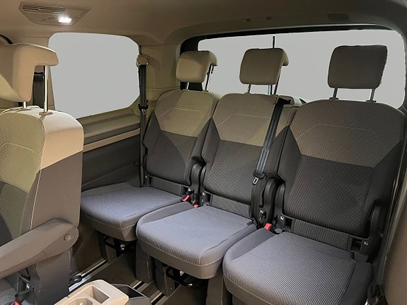 Volkswagen Multivan 10 of 16