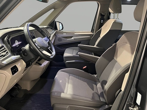 Volkswagen Multivan 11 of 16