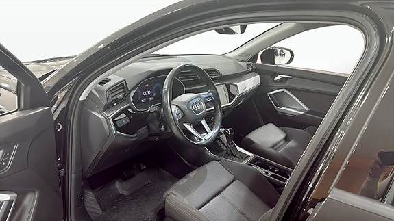 Audi Q3 8 of 11