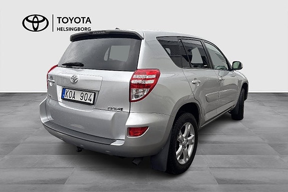 Toyota RAV4 3 of 7