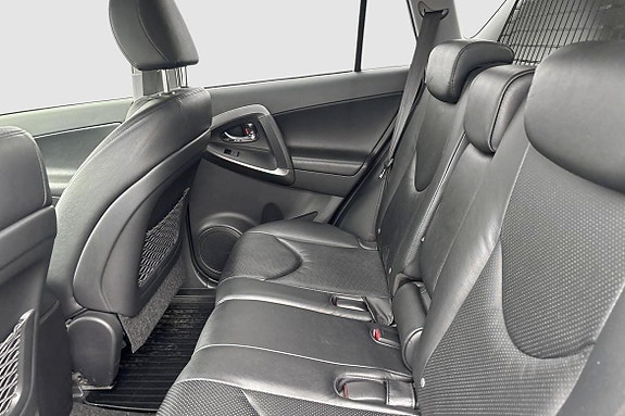 Toyota RAV4 7 of 7