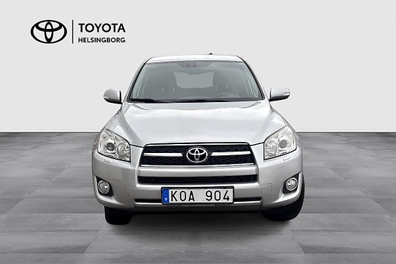 Toyota RAV4 2 of 7