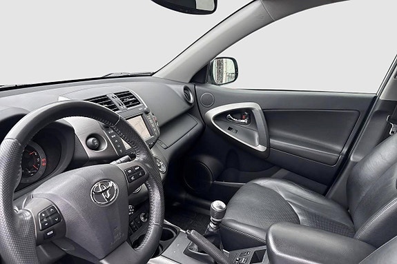 Toyota RAV4 6 of 7