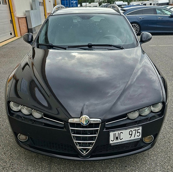 Alfa Romeo 159 3 of 14
