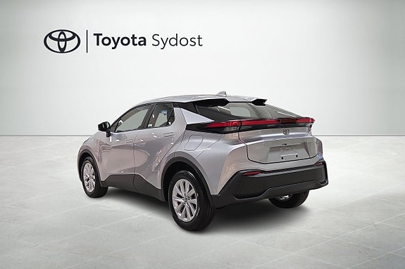 Toyota C-HR 4 of 19