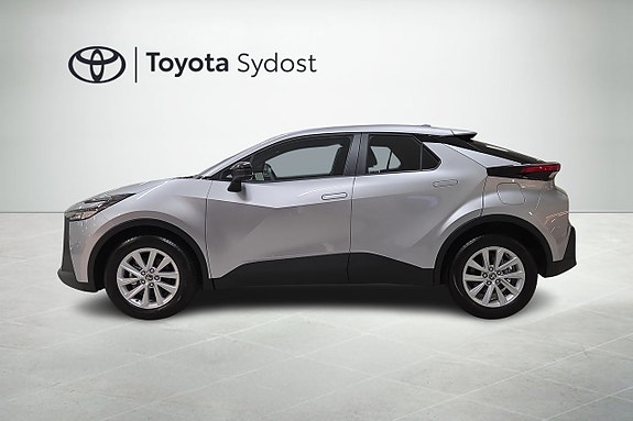 Toyota C-HR 3 of 19