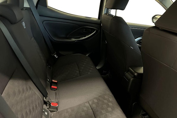 Toyota Yaris 9 of 21