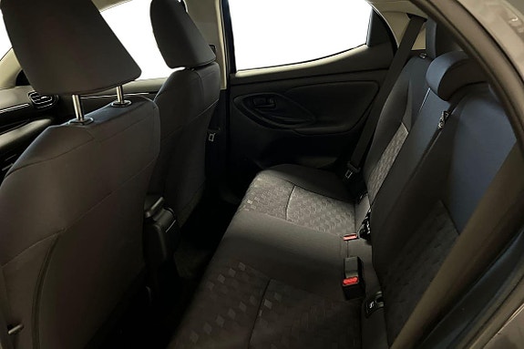 Toyota Yaris 13 of 21