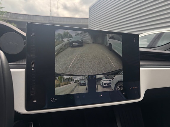 Tesla Model S 28 of 29