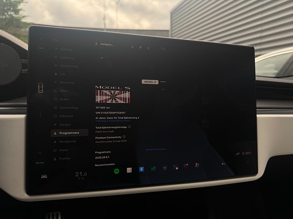 Tesla Model S 22 of 29