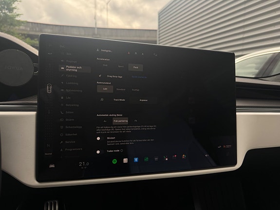 Tesla Model S 25 of 29