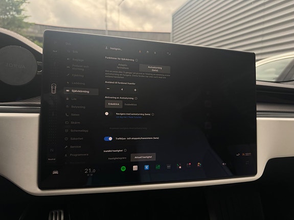 Tesla Model S 24 of 29