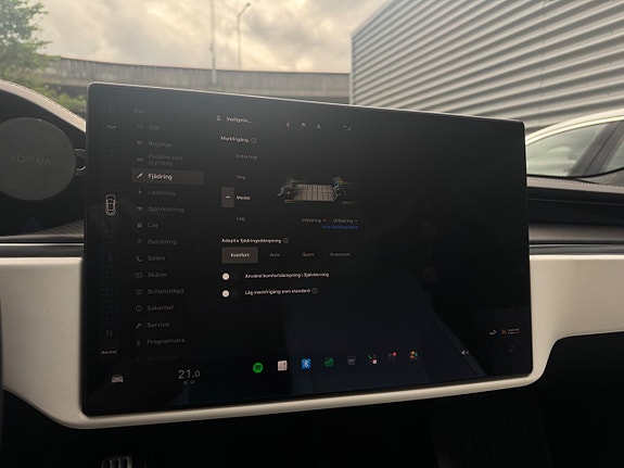 Tesla Model S 26 of 29
