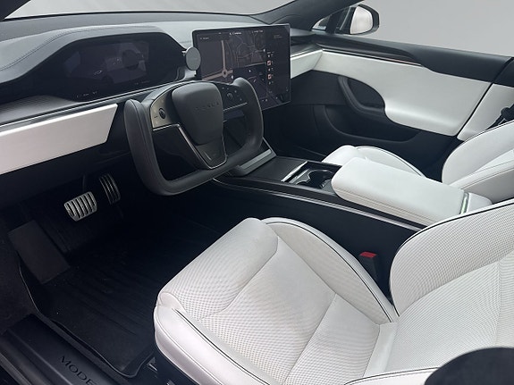 Tesla Model S 11 of 29