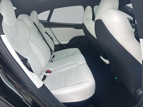 Tesla Model S 16 of 29