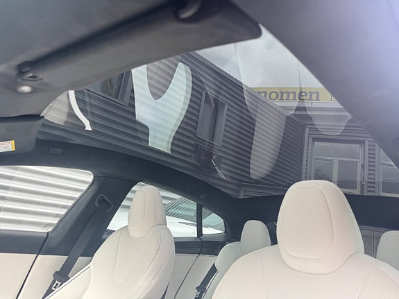 Tesla Model S 19 of 29