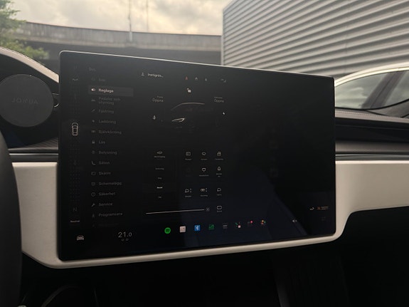 Tesla Model S 27 of 29