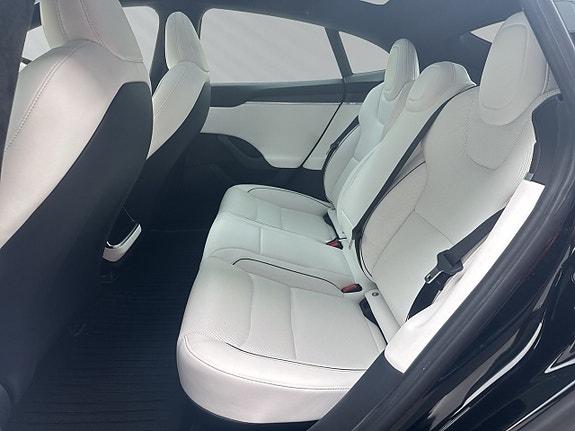 Tesla Model S 15 of 29
