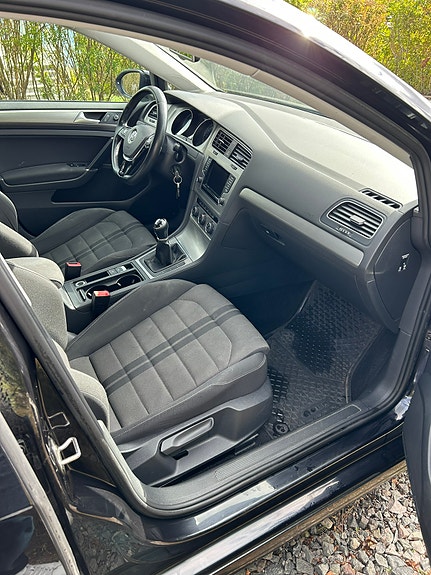 Volkswagen Golf VII 10 of 12