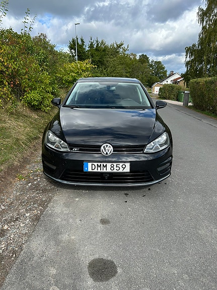 Volkswagen Golf VII 2 of 12