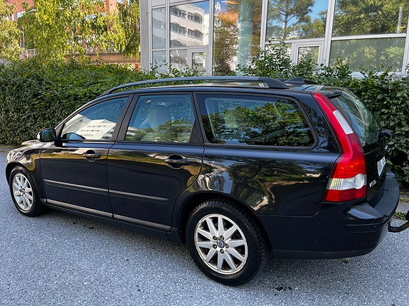 Volvo V50 3 of 6