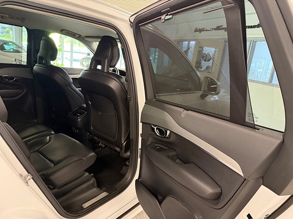 Volvo XC90 10 of 23