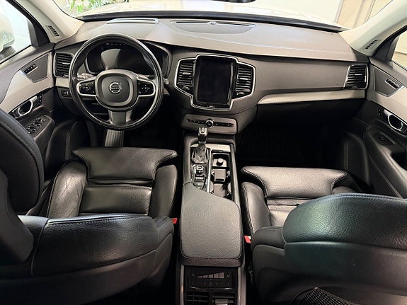 Volvo XC90 9 of 23