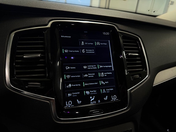 Volvo XC90 18 of 23