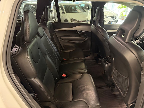 Volvo XC90 8 of 23